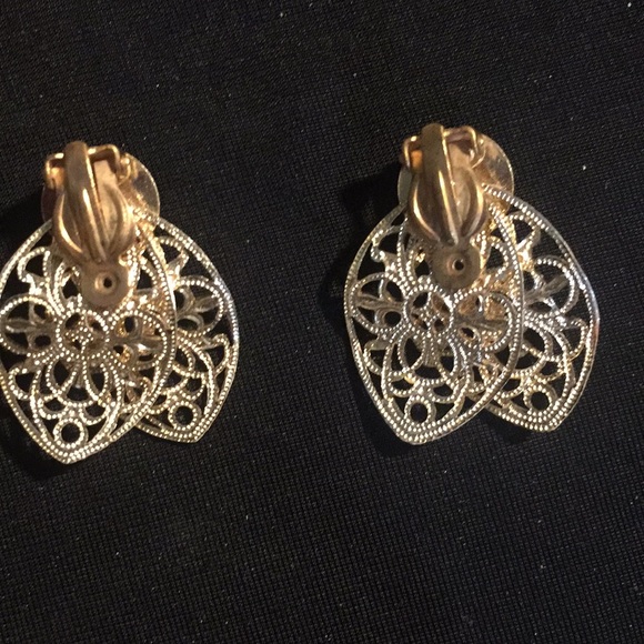Vintage clip earrings - Picture 3 of 4